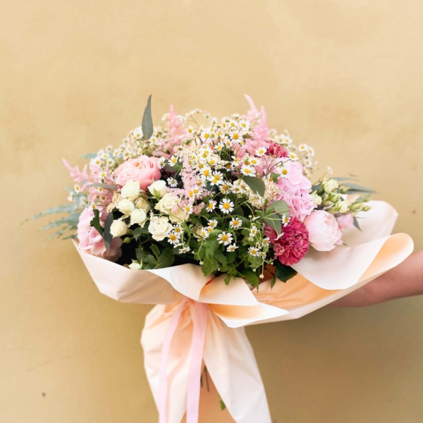 bouquet fiori camomilla rose peonie